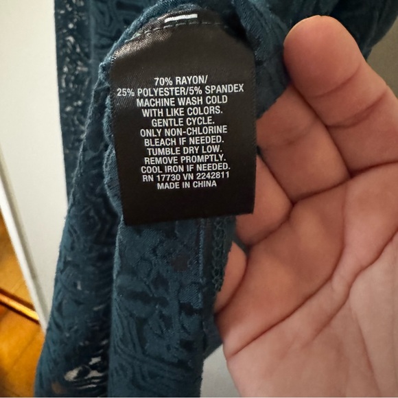 Mossimo Supply Co. Teal Lace Geometric Tank - Picture 4 of 5